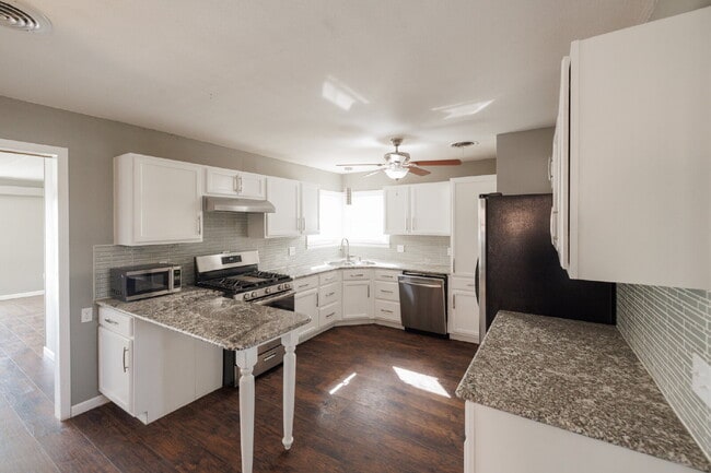 Building Photo - Short Term Lease