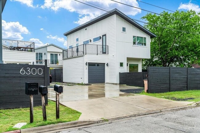 Building Photo - 6300 Santos St