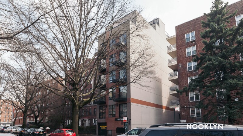 Building Photo - 250 Lenox Rd