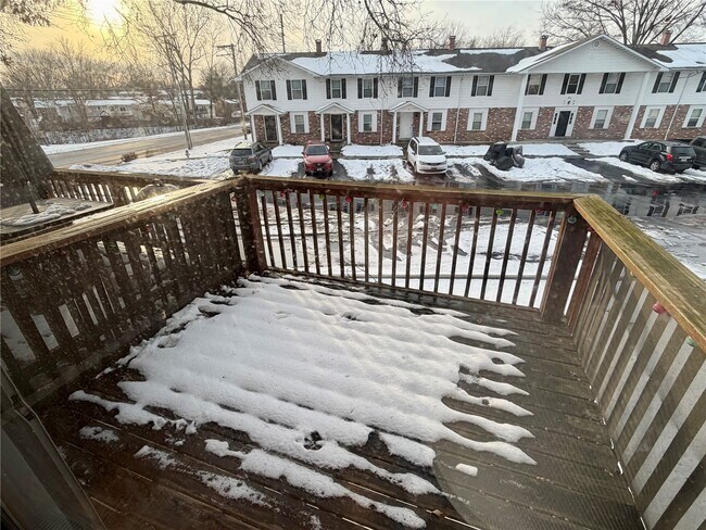 Building Photo - 895 Delray Dr