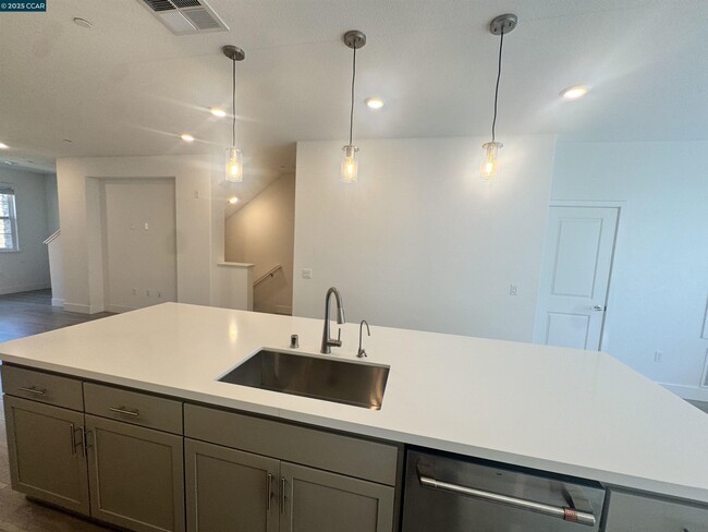 Building Photo - 725 Delve Ct