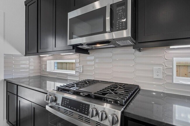 Building Photo - 1310 Shaded Rock Dr