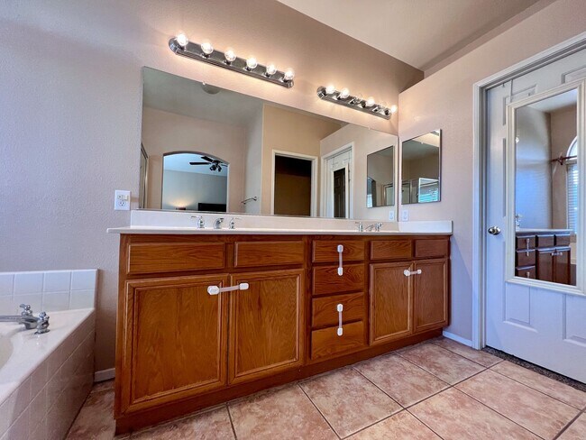 Building Photo - Wonderful 4 bedroom Single Story Murrieta Home for LEASE!