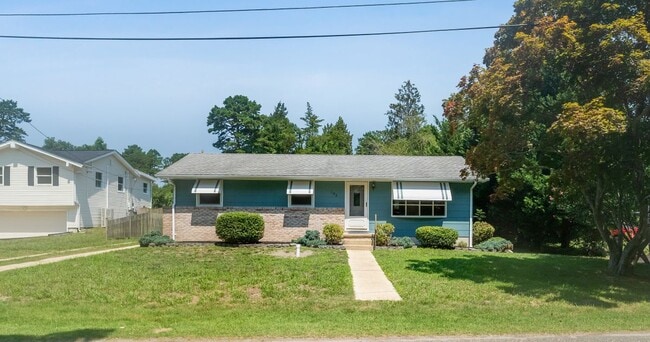 Primary Photo - 183 Chestnut Neck Rd