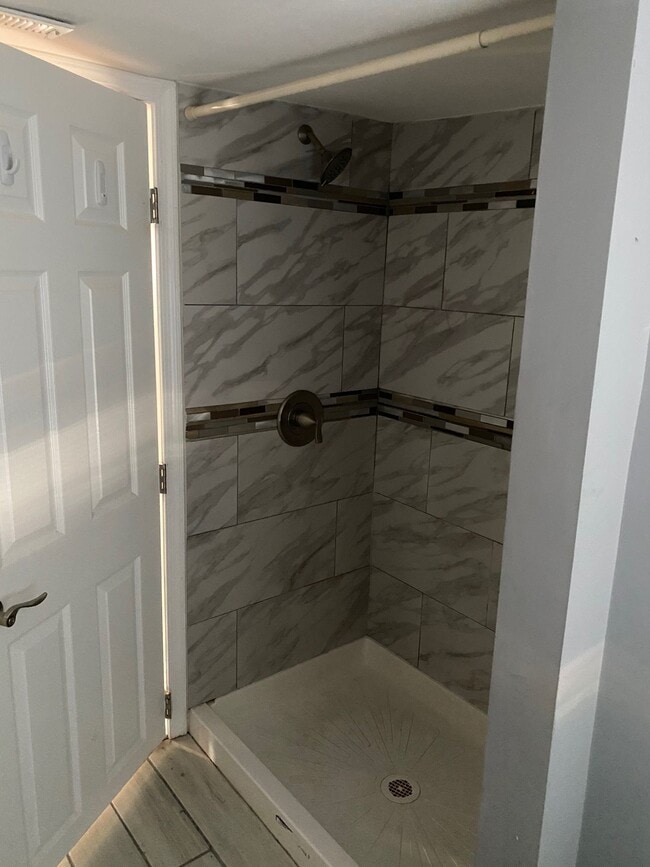 Building Photo - 438 Main St