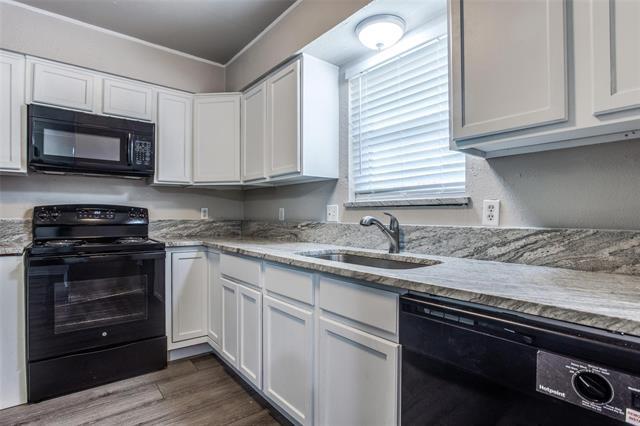 Building Photo - 2432 Lakeview Cir