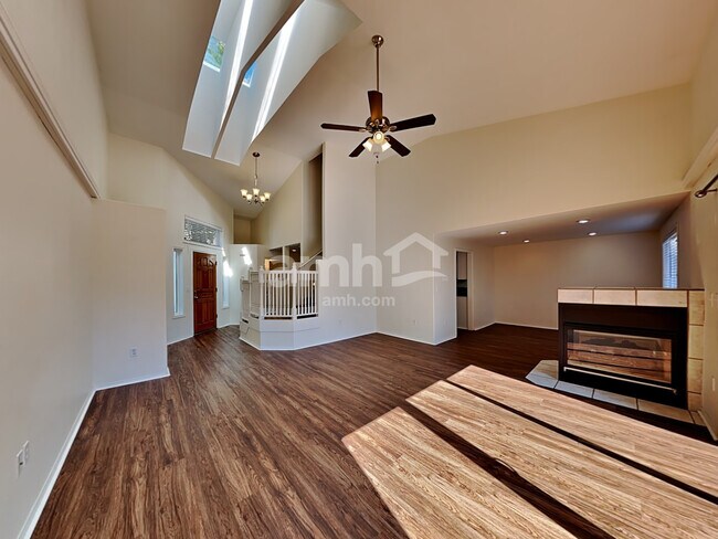 Building Photo - 5521 44th Ct SE