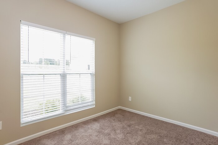 Building Photo - 1232 Oak Ln