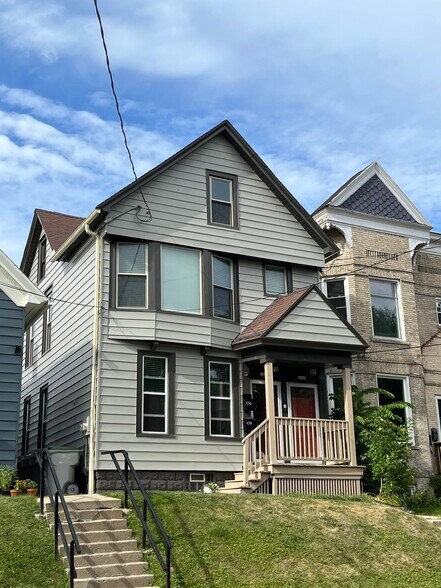 Building Photo - 1016 E Pearson St