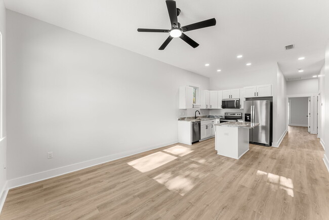 Building Photo - Water Oak