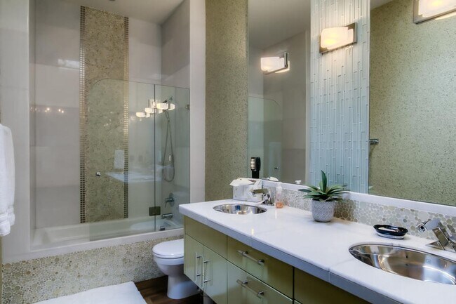 Building Photo - 3 Bedroom, 2.5 Bathroom Home in Paako Ridge Community