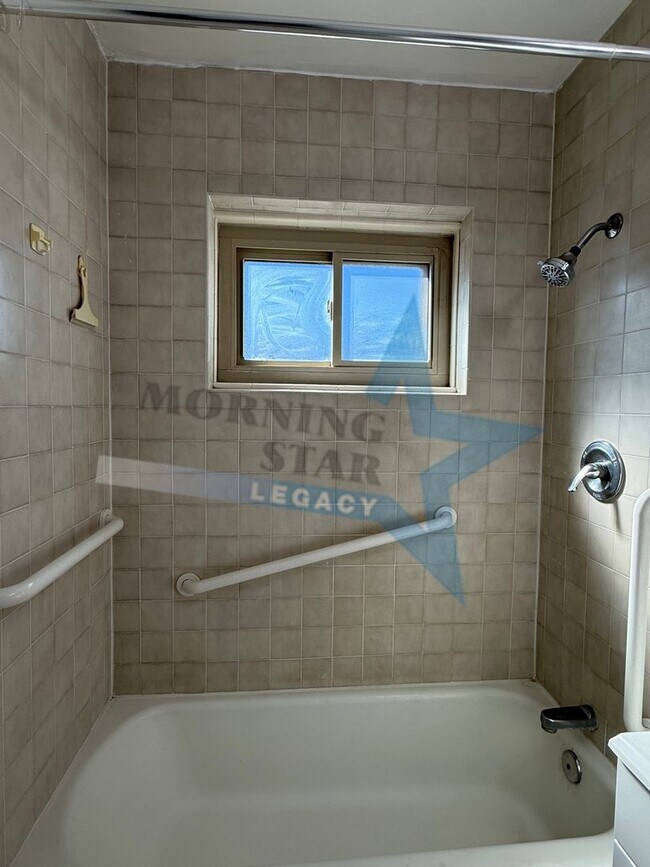 Building Photo - Sweet 2 Bedroom Home - Available Now!