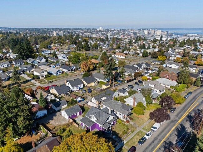 Building Photo - Spacious 3-Bed Tacoma Home w/ Office, A/C,...