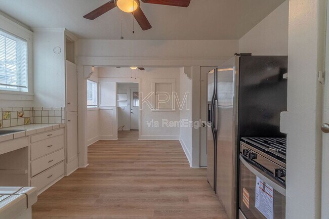 Building Photo - 444 E Sonoma Ave