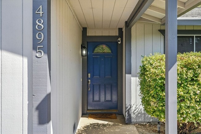 Building Photo - Single-Story 3 Bedroom Home in Quiet El Dorado Cul-De-Sac! Dog Friendly!