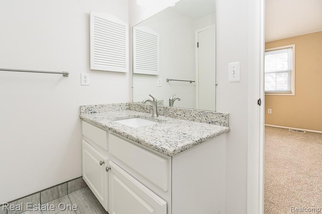 Building Photo - 5075 Buckingham