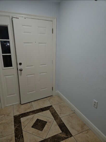 Building Photo - 1131 Camaree Pl