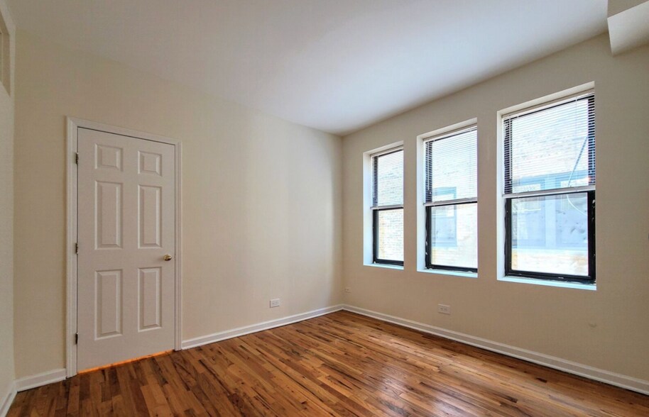 Building Photo - 917 W Dakin St