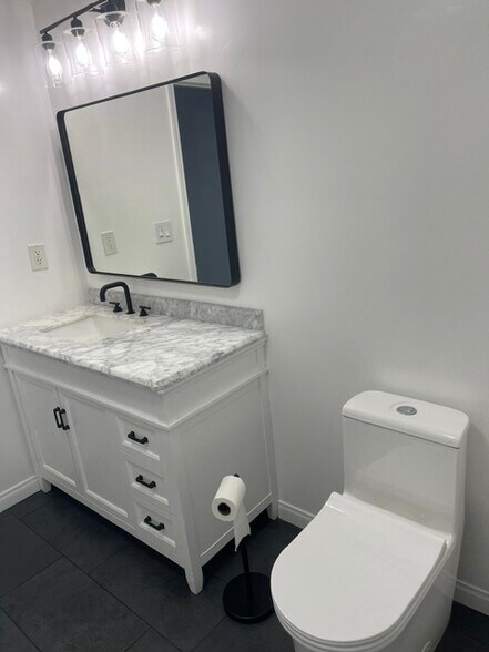 Hallway bath - 1029 S Hobart Blvd