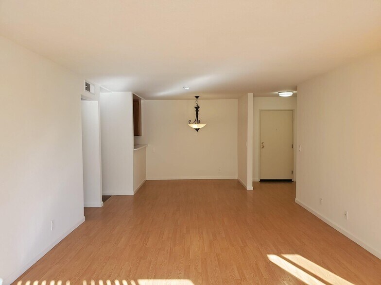 Building Photo - 11515 Rochester Ave