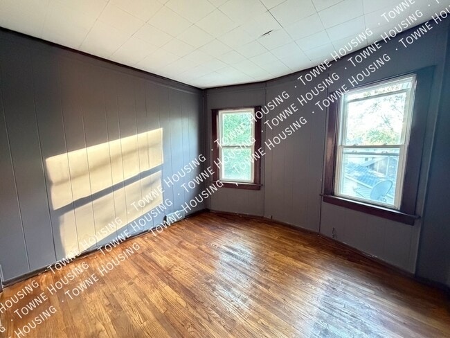 Building Photo - 418 Colvin Ave