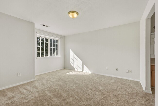 Building Photo - Move in Ready now! 3 bed 2.5ba - Olympia School District