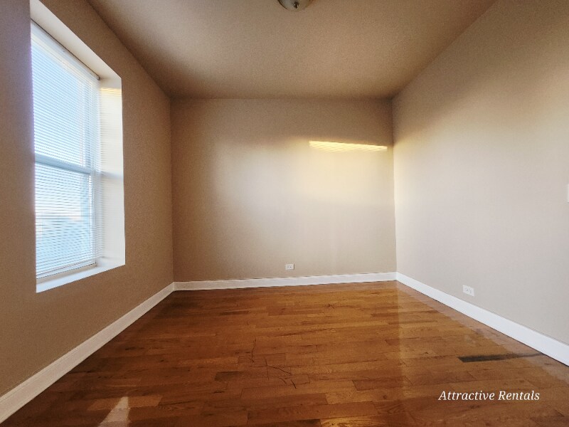 Building Photo - 6507 S Ingleside Ave