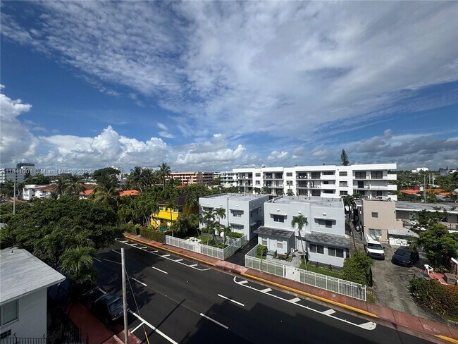 Building Photo - 8233 Harding Ave