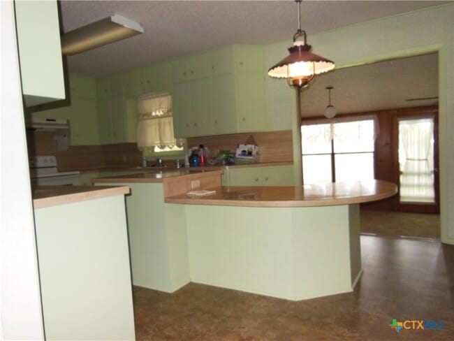 Building Photo - 391 Oakcrest Dr