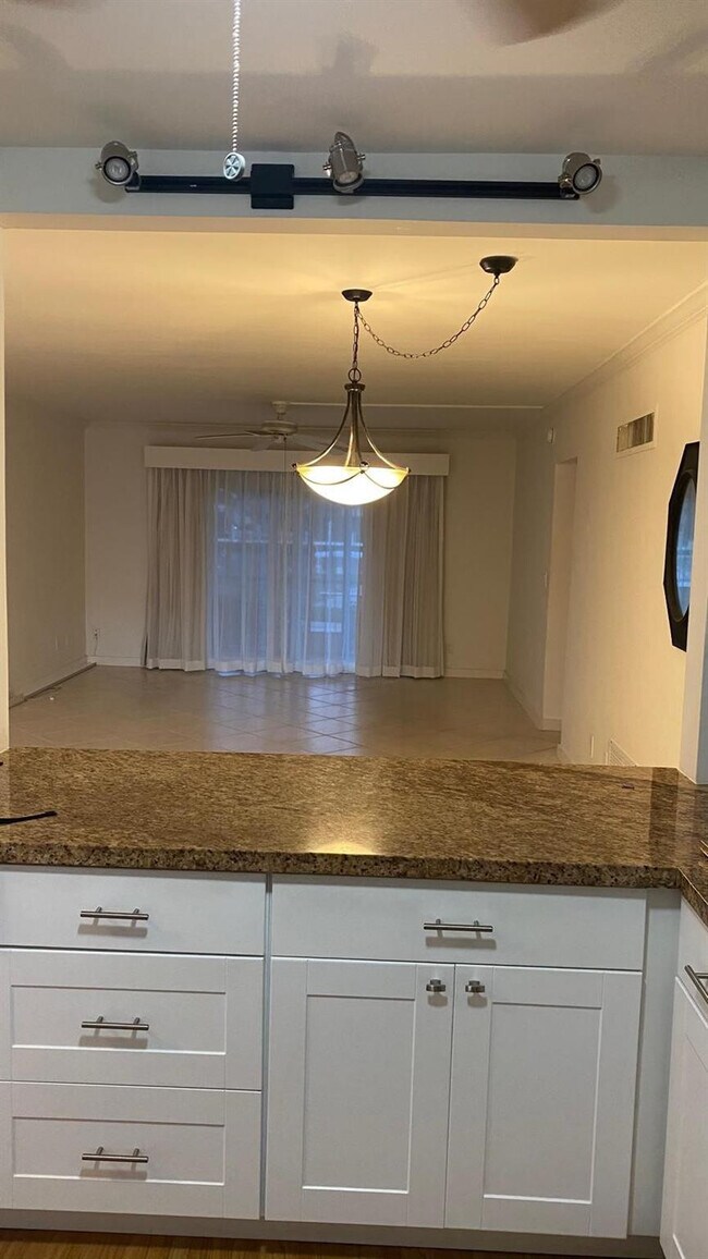 Building Photo - 230 N Federal Hwy