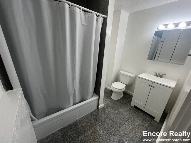 Building Photo - 270 Bowdoin St