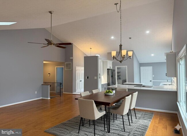 Building Photo - 10909 Clara Barton Ct
