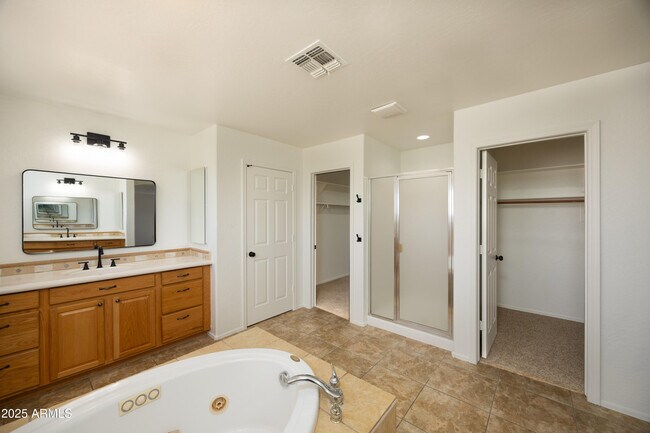 Building Photo - 18546 E Oak Hill Ln