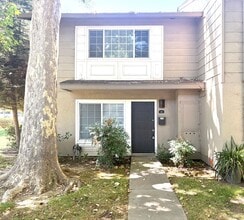 Building Photo - Charming Townhouse in Prime South San Jose