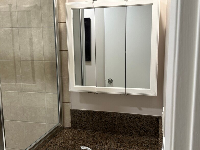 Building Photo - 18350 Hatteras St