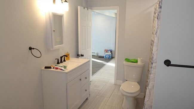 Building Photo - 100 Broad St