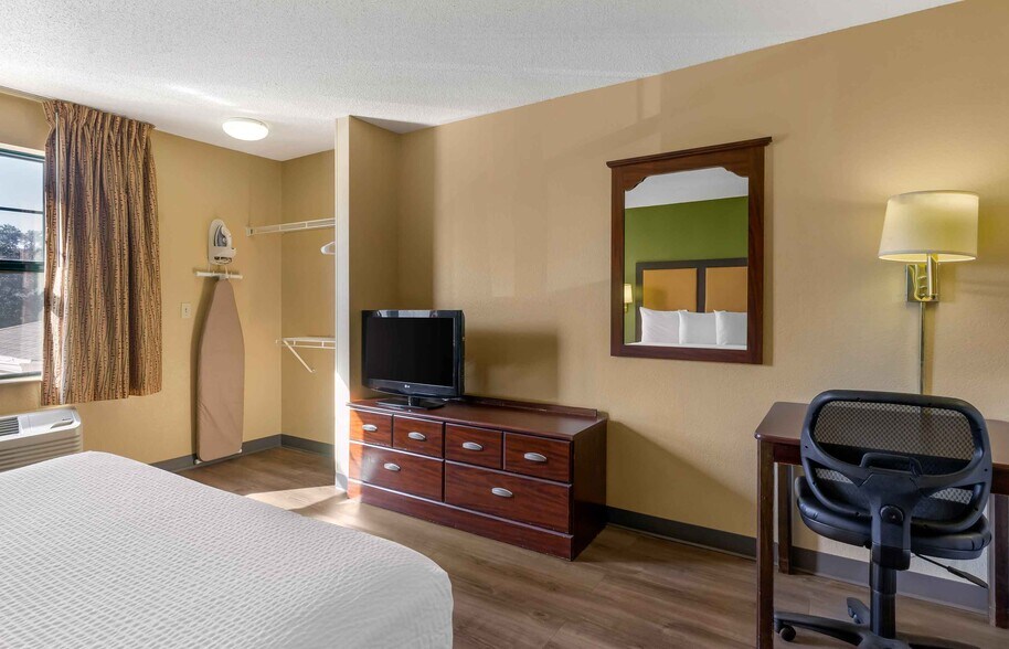 Building Photo - Furnished Studio-St. Petersburg - Clearwat...