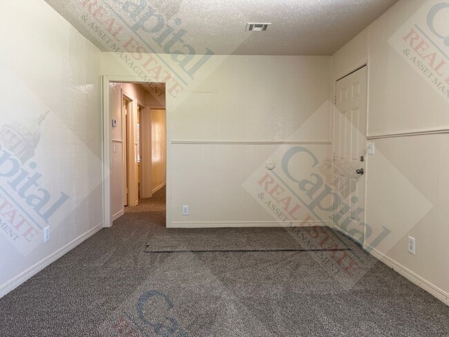 Building Photo - Cozy 3 Bedroom