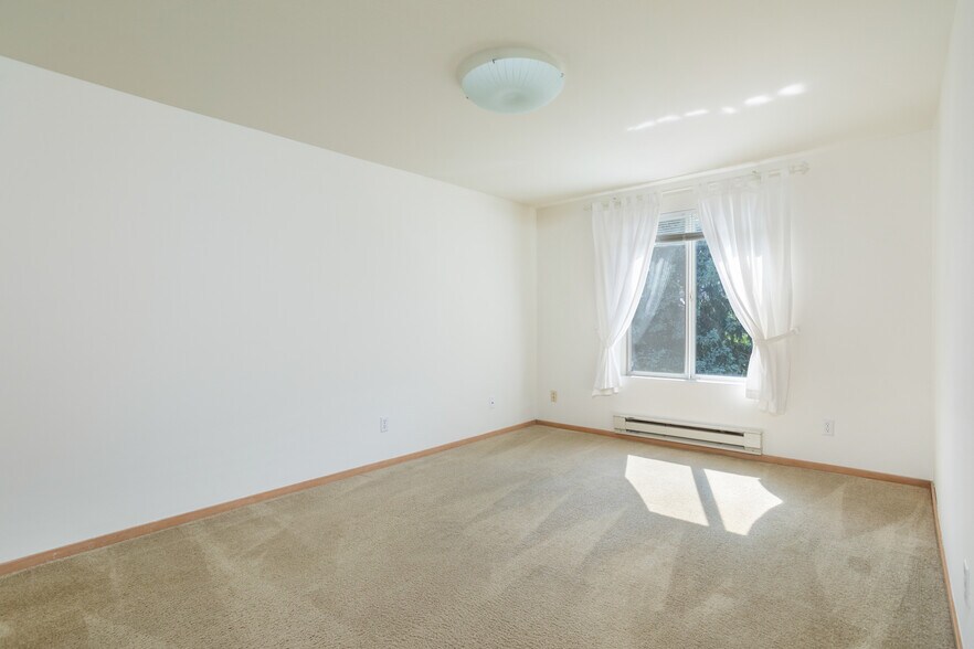 Building Photo - 6015 California Ave SW