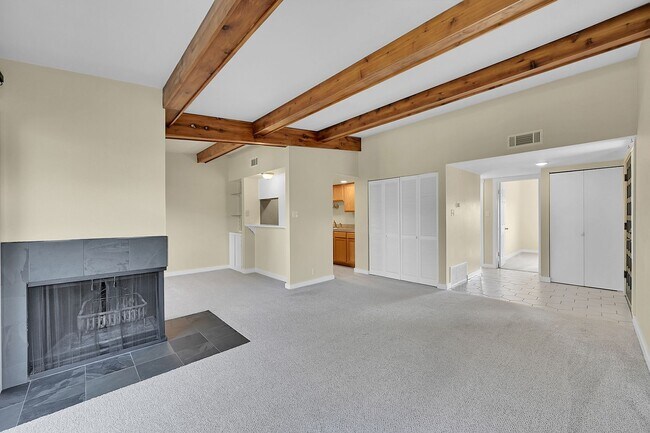 Building Photo - 1058 Fontmore Rd