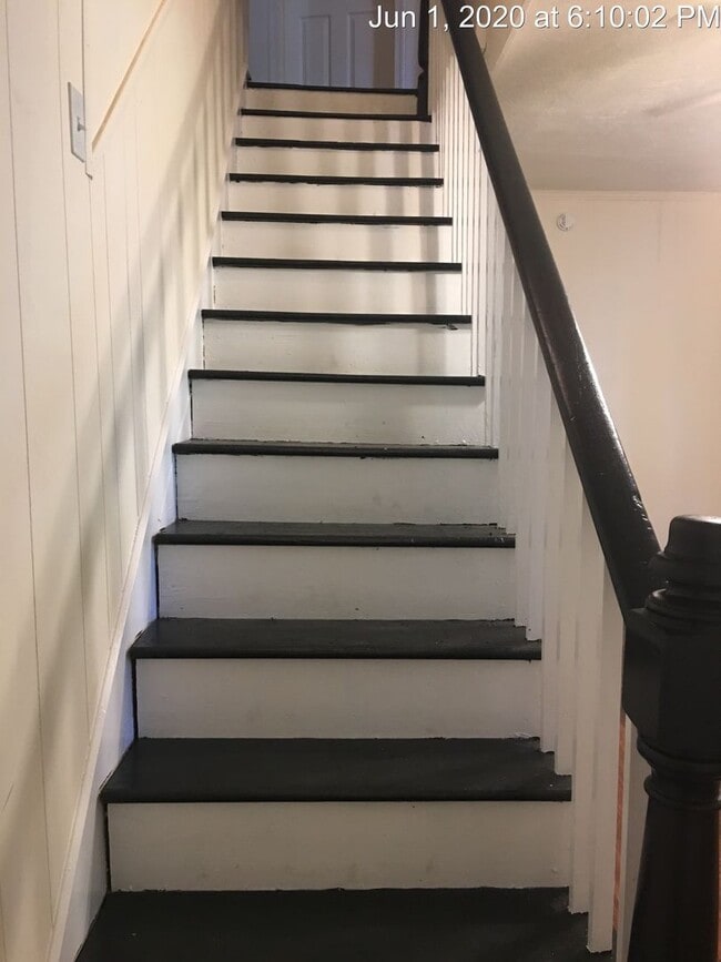 Building Photo - 2027-2028 School Year Available  / 6 BR, 3 Bath house within walking distance of UVA grounds and ...