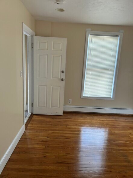 Building Photo - 98 Kirtland St