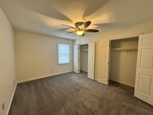 Building Photo - 133 Columbine Dr