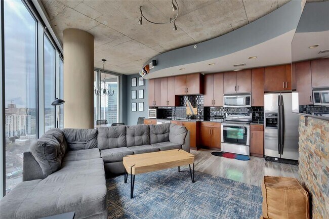 Building Photo - 360 Nueces St