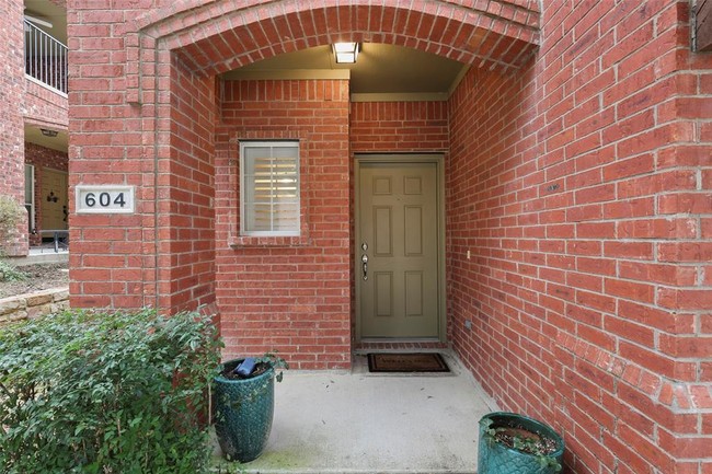 Primary Photo - 604 Mozart Way