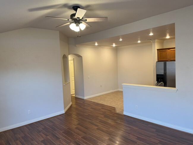 Dining area - 3505 N Robin Ct #A