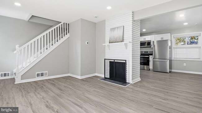 Building Photo - 5724 Denfield Rd