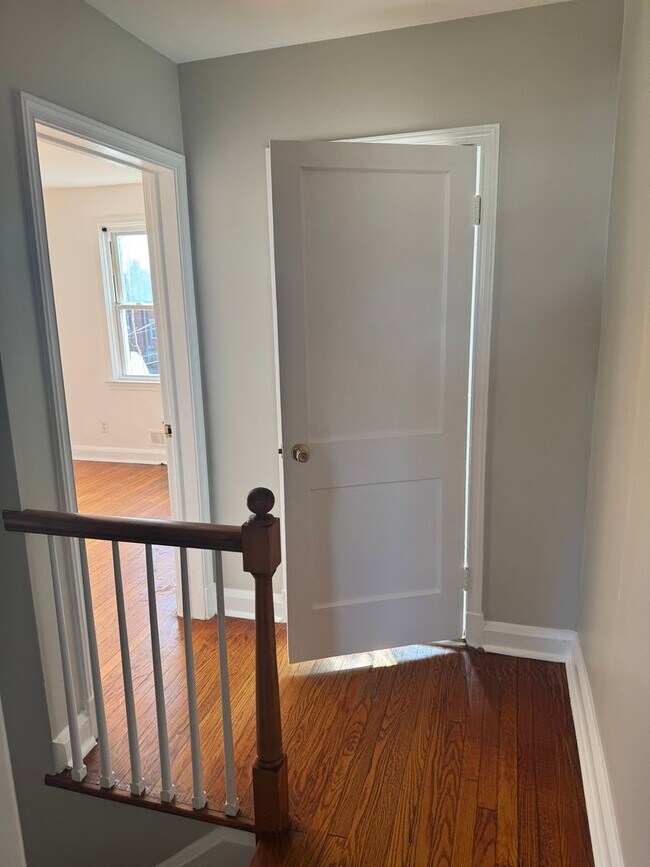 Building Photo - 2 Bedroom  Townhome in Belair-Edison!