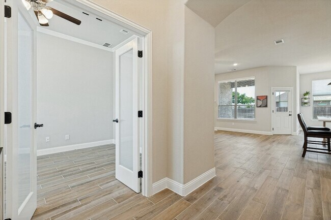 Building Photo - 4005 Gray Wolf Dr