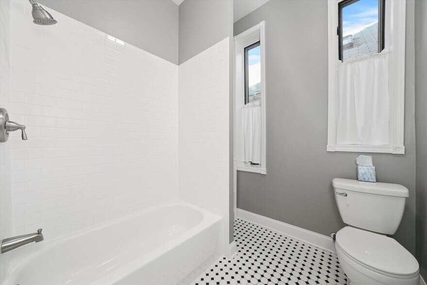 Building Photo - 1900 N Bissell St